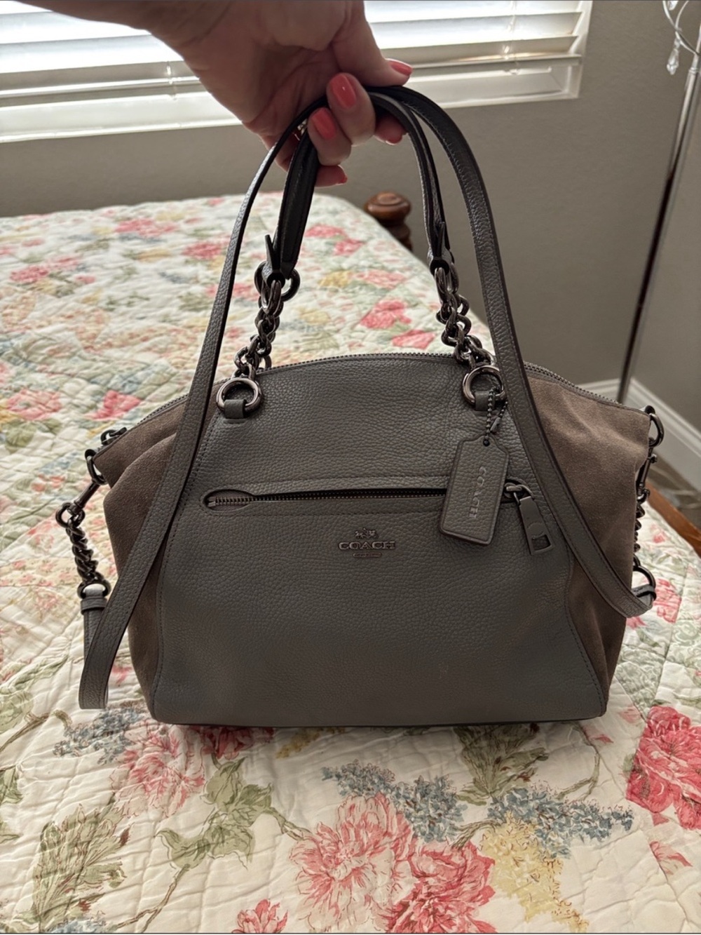 Coach Two-Tone Gray and Taupe Suede & Leather Shoulder Bag. In great condition👀😍